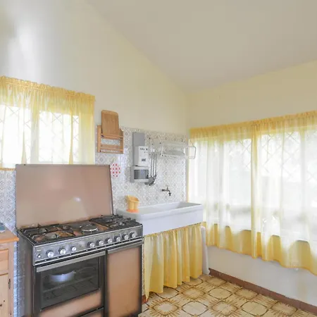 Hébergement de vacances 3 Bedroom Stunning Home In Ponzone *
